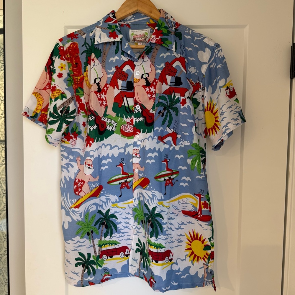 Waikiki Creations Men’s Hawaiian Camp Shirt Christmas Santa Surf - Size S